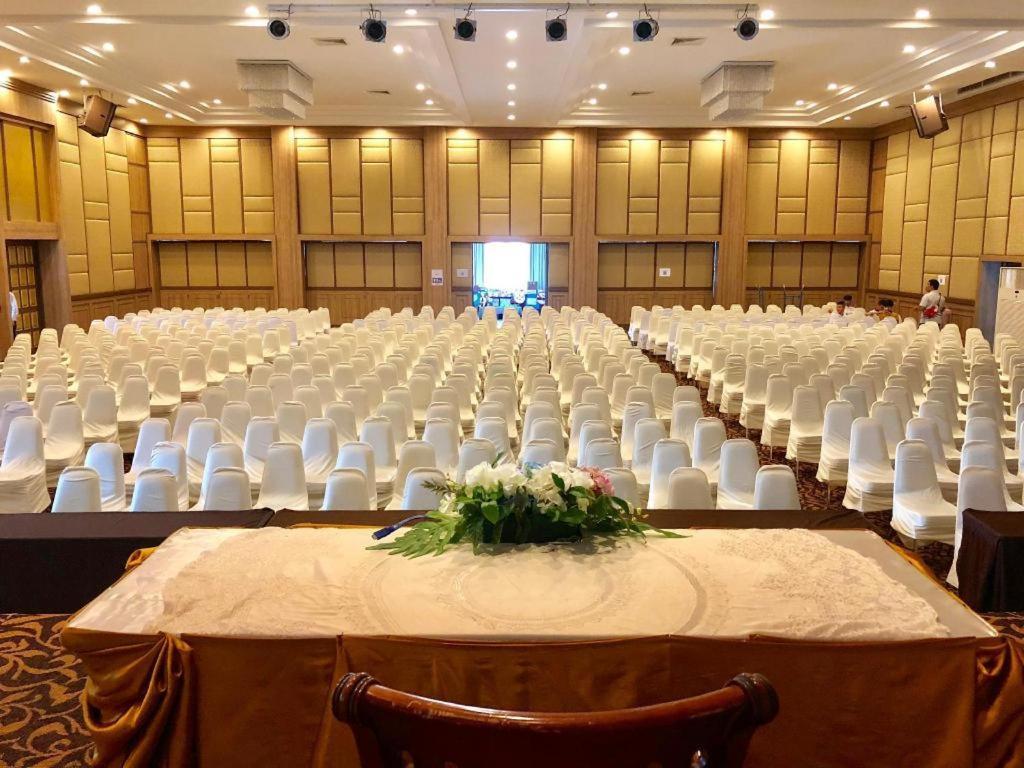 The Impress Nan Hotel Екстериор снимка